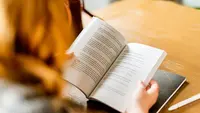 Ilustrasi Membaca Buku Credit: pexels.com/Melanie