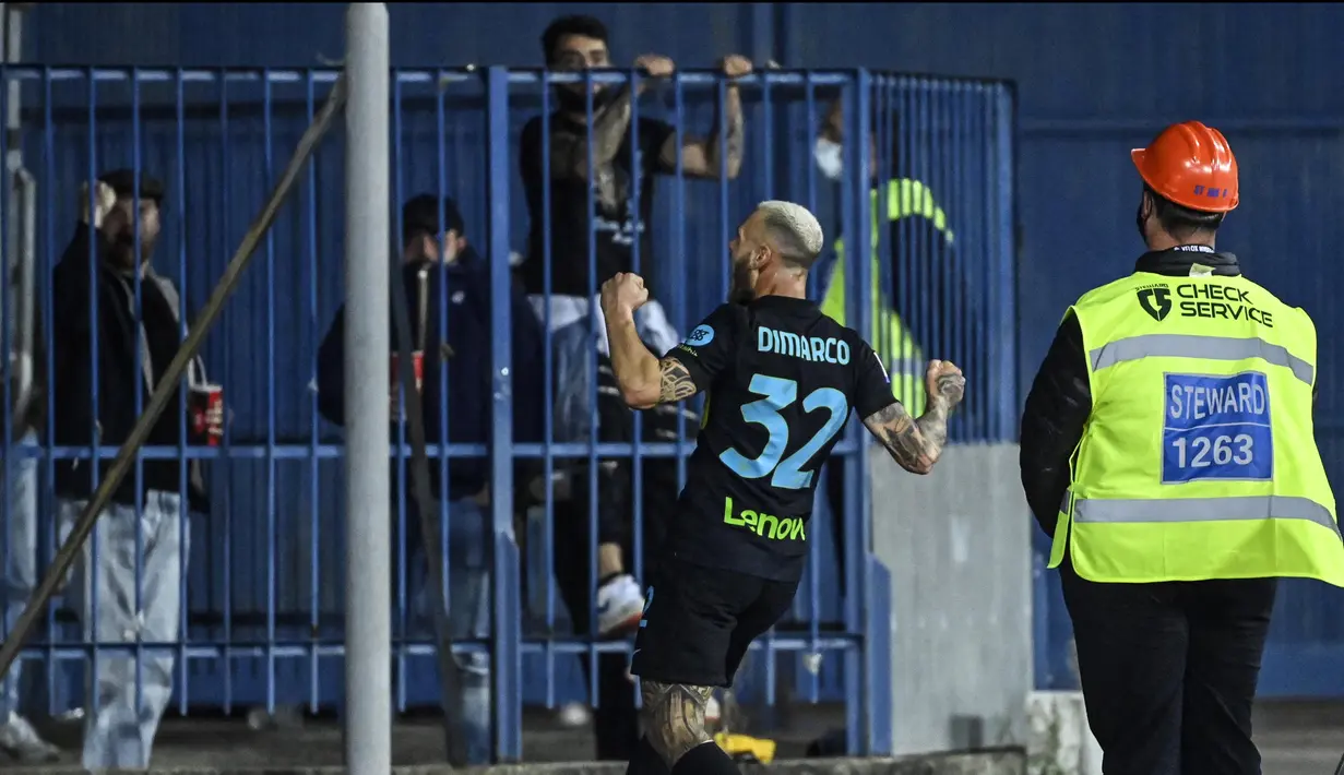 Inter sukses menambah keunggulan menjadi 2-0 lewat aksi Dimarco pada menit ke-67 saat meneruskan crossing apik yang dilepaskan Lautaro Martinez. (AFP/Alberto Pizzoli)
