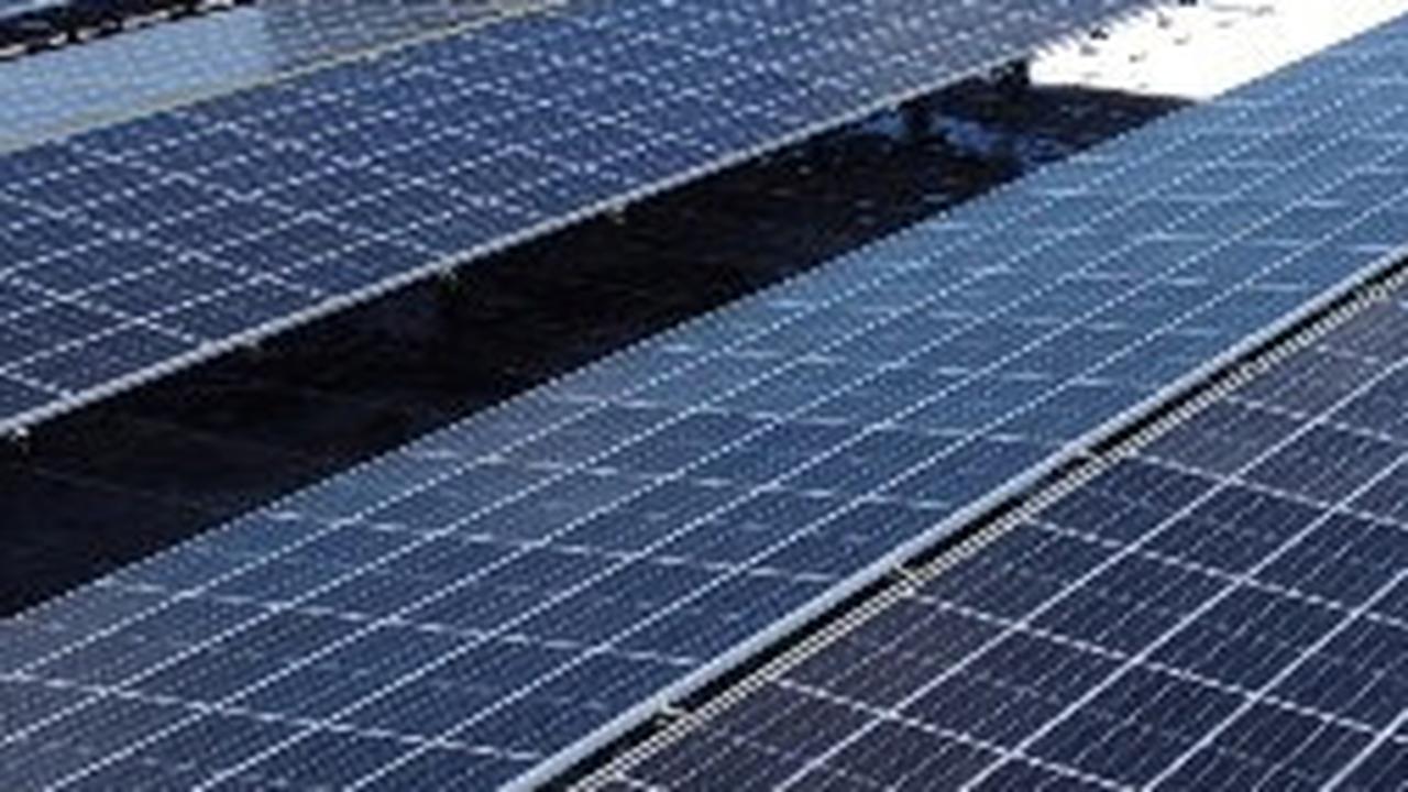 Akselerasi Dekarbonisasi, Pabrik Semen di Tuban Kini Gunakan PLTS Sebagai Sumber Energi