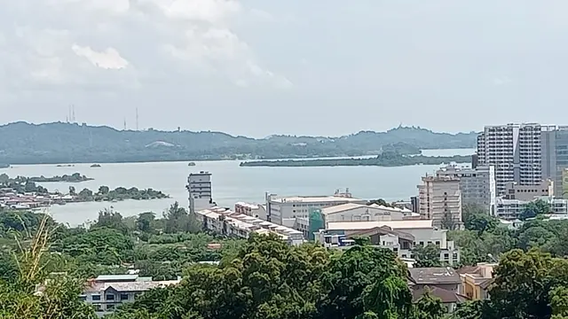 Pantai Jodoh dan Batu Ampar Kota Batam. (Liputan6.com/Ajang Nurdin)