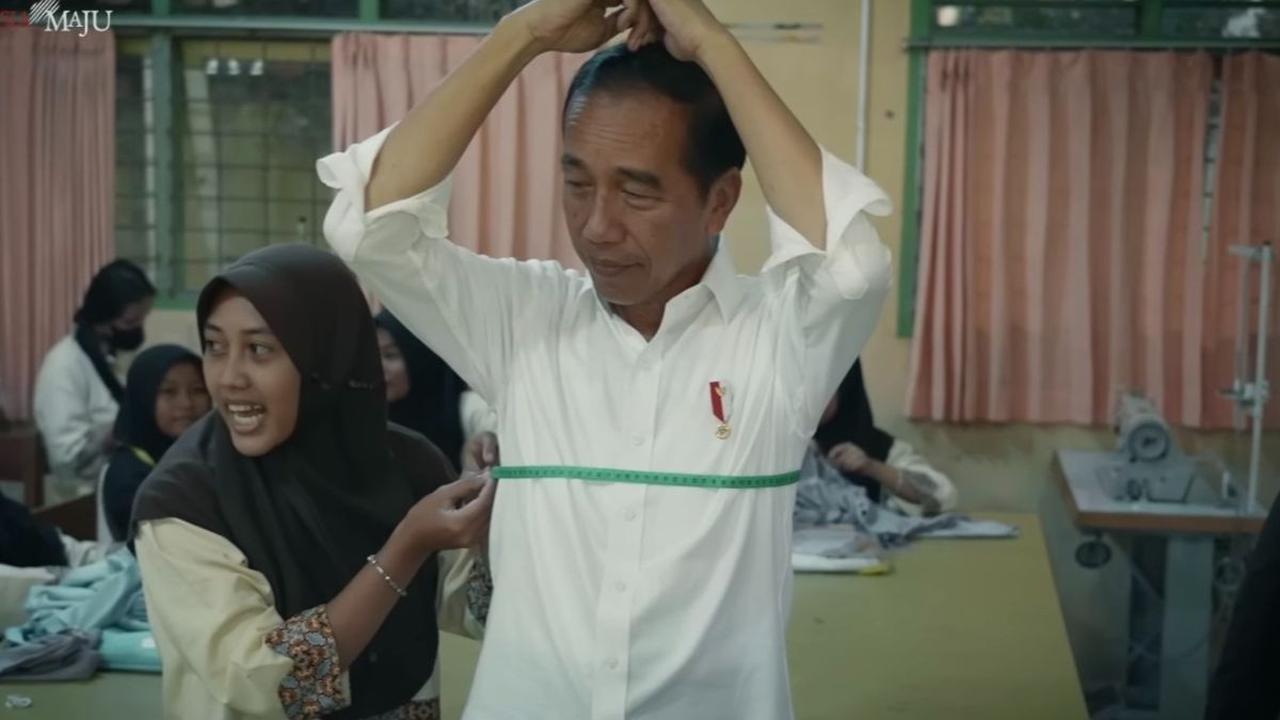 Jokowi beralasan, produksi dari hasil tangan pelajar sekolah nyatanya tidak kalah saing dengan brand terkenal di pasaran.