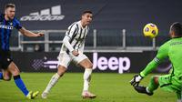 Striker Juventus, Cristiano Ronaldo, gagal menyarangkan gol ke gawang Inter Milan pada lanjutan Coppa Italia 2020/2021, Rabu (10/2/2021) dini hari WIB. (Marco Alpozzi/LaPresse via AP)