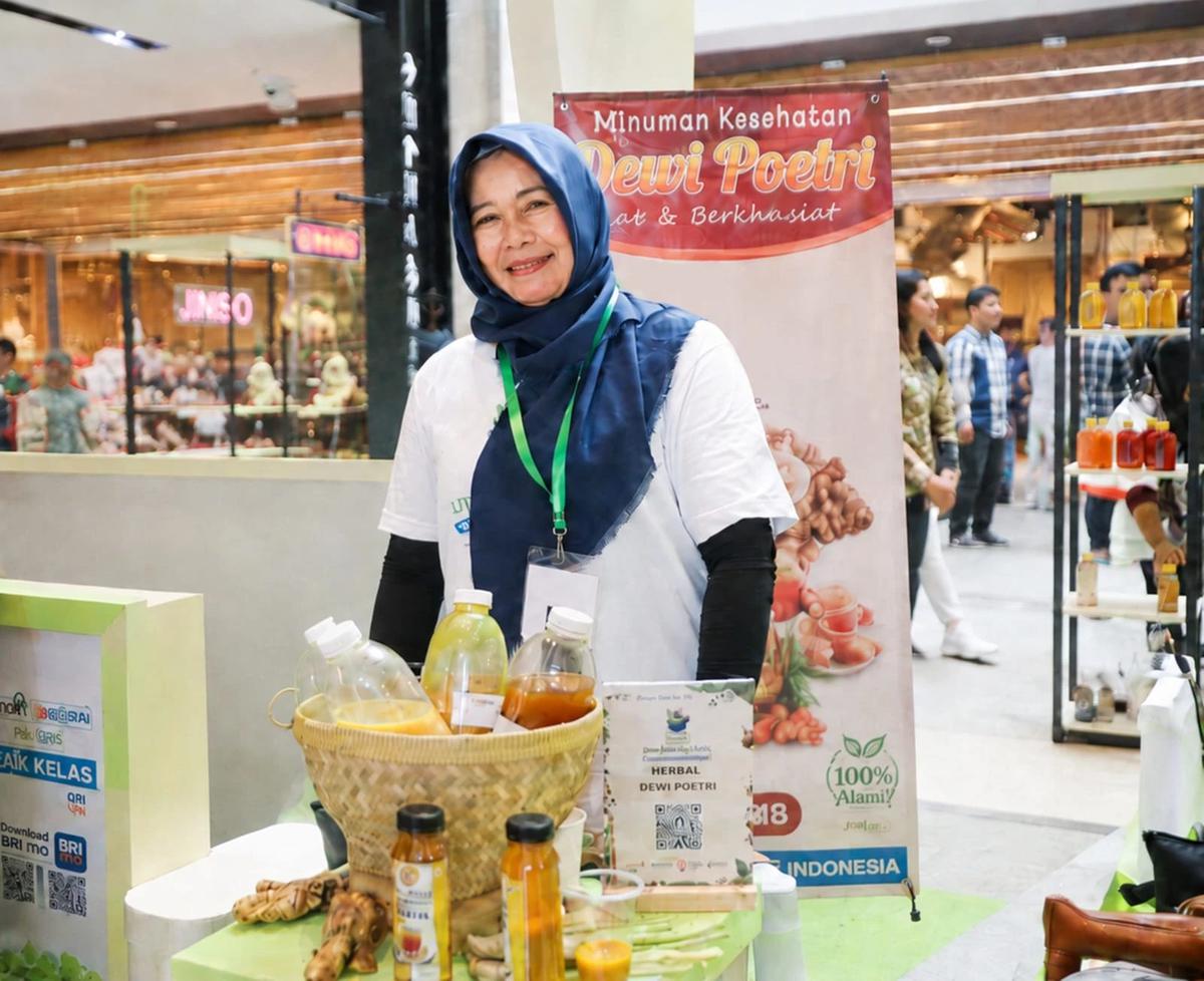 Yuliana Dewi Putri juara 1 Mekaarpreneur di lingkup Bekasi-Jakarta lewat produk herbal drink