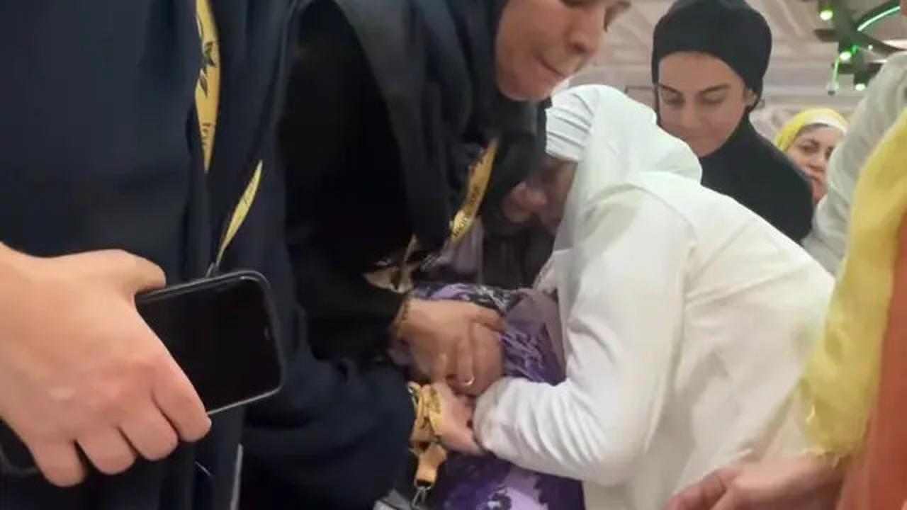 7 Momen Celine Evangelista Bantu Ibu-Ibu Terjatuh Saat Umroh, Panen Pujian