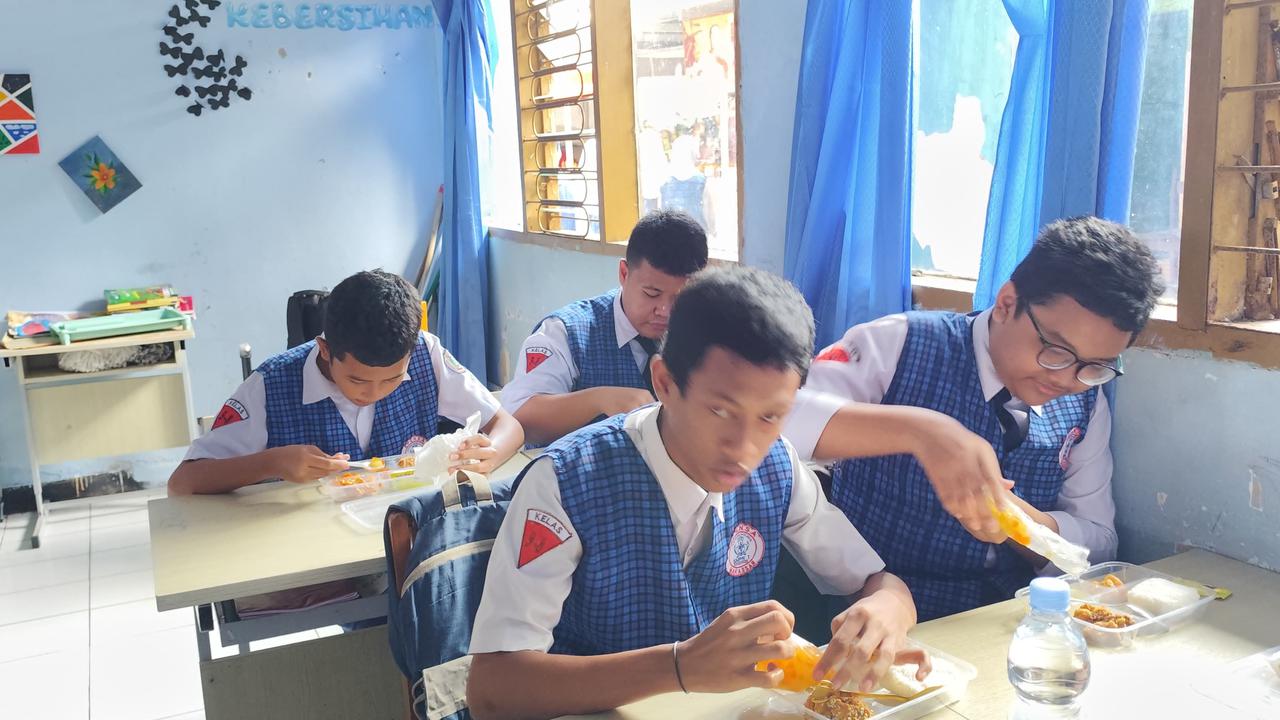 makan bergizi gratis di Makassar