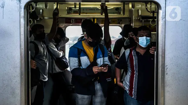 FOTO: Kapasitas Penumpang KRL Jabodetabek Naik Jadi 80 Persen
