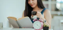 ilustrasi manajemen waktu saat bekerja/copyright freepik.com/jcomp