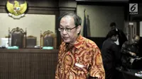 Mantan bos PT Gunung Agung, Made Oka Masagung  saat menjalani sidang perdana kasus fee korupsi e-KTP di Pengadilan Tipikor, Jakarta, Senin (30/7). (Merdeka.com/Iqbal S Nugroho)