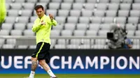 Lionel Messi saat latihan terakhir Barcelona jelang lawan Bayern Muenchen (Reuters / Michaela Rehle)