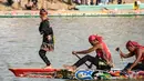 Ajang ini sempat mendunia setelah tarian Rayyan Arkan Dikha di bagian depan perahu tradisional viral di media sosial. (Wahyudi/AFP)