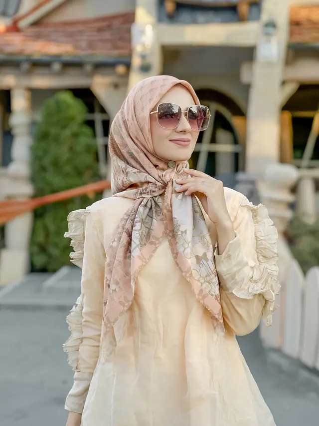 Nuansa Taman Bermain dan Minnie Mouse Diaplikasi Pada  Scarf Hingga Tas Buttonscarves & Benang Jarum 