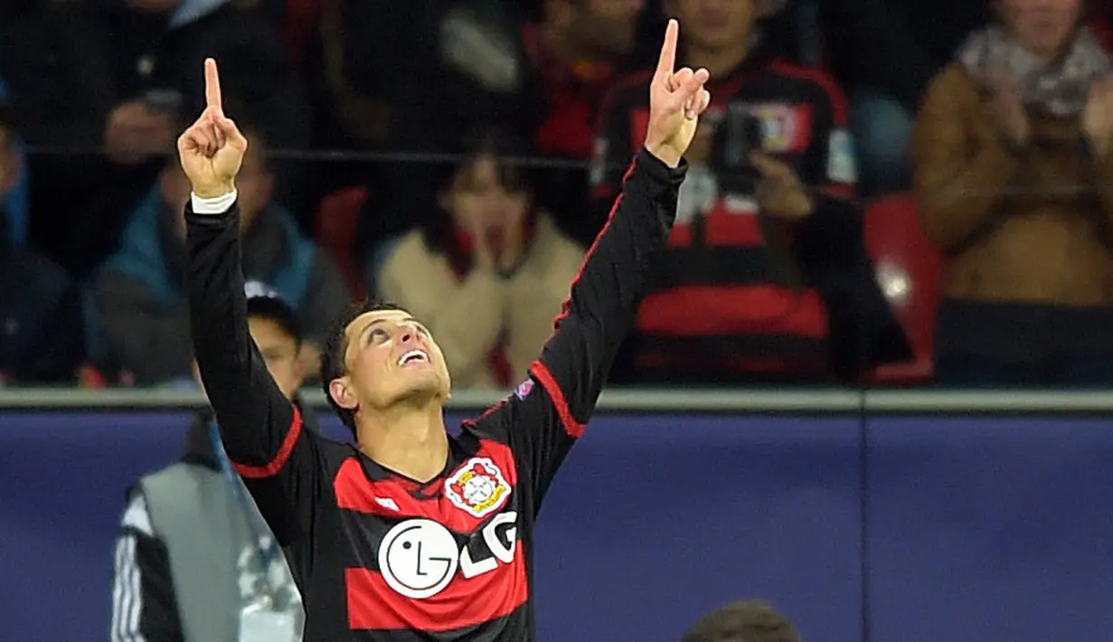 Pemain Bayer Leverkusen, Javier Hernandez, merayakan gol yang diciptakannya ke gawang AS Roma di laga Grup E Liga Champions di Stadion Bay Arena, Jerman, Rabu (21/10/2015) dini hari WIB. (EPA/Federico Gambarini)