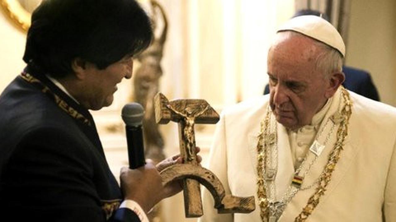 Presiden Bolivia beri hadiah salib palu arit ke Paus Fransiskus