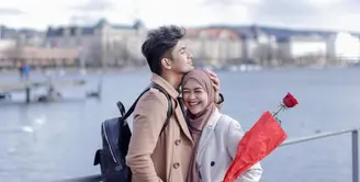 Sejak beberapa waktu lalu, Ria Ricis dan Teuku Ryan tampak berkeliling Eropa. Ini menjadi momen bagi keduanya untuk honeymoon sekaligus liburan usai menikah pada November 2021 lalu. (Instagram/riaricis1795).