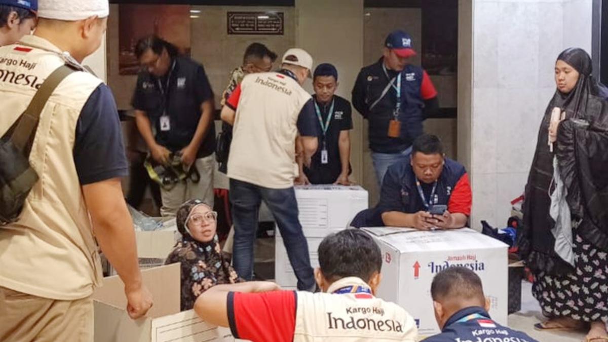 Pos Indonesia Angkut 105 Ton Oleh-Oleh Jemaah Haji dari Tanah Suci