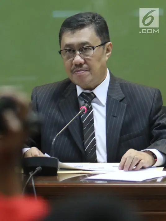 Ketua Bidang Rekrutmen Hakim KY Aidul Fitriciada Azhari menggelar konferensi pers di Gedung Komisi Yudisial (KY), Jakarta, Selasa (28/5/2019). Komisi Yudisial membuka penerimaan 11 calon hakim agung dan sembilan calon hakim ad hoc pada Mahkamah Agung tahun 2019. (Liputan6.com/Angga Yuniar)