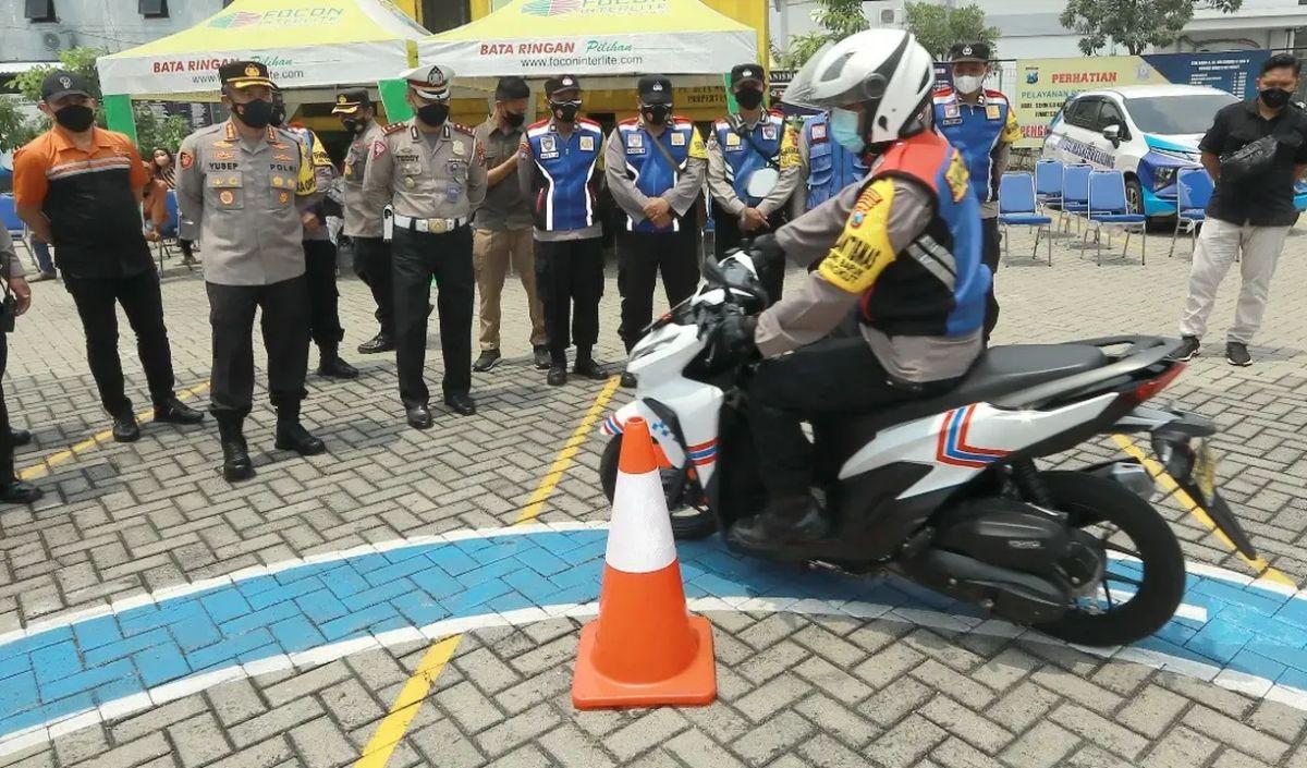 Pemohon hanya perlu melintasi jalur ujian sesuai aturan