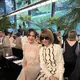 Shandy Aulia hadir di Dior Haute Couture Autumn/Winter 2026/2027 di Paris. Ia tampil bergaya vintage dengan Dior Babe Bag dan sandal bow baby pink. (@shandyaulia)