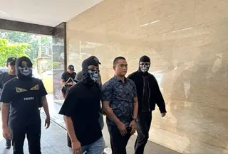 Bripka Dedy Wiratama Mata-Mata Kampung Narkoba Digelandang ke Bareskrim Polri (Antara)