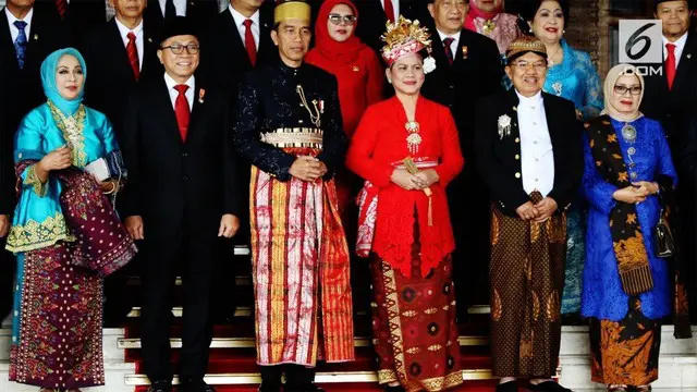 Presiden Joko Widodo atau Jokowi dan Wakil Presiden Jusuf Kalla tiba di kompleks MPR/DPR/DPD.