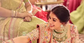 Setelah parade pesta selama berbulan-bulan, Radhika Merchant bakal resmi dipersunting Anant Ambani [@taruntahiliani]