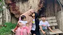 Risty Tagor dan anak (Instagram/ristytagor)
