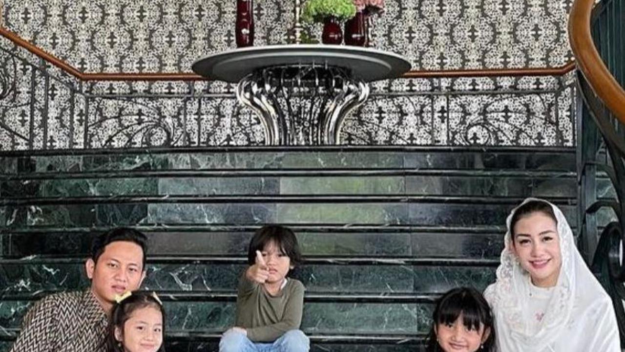 Potret Keharmonisan Keluarga Arifin dan Novita