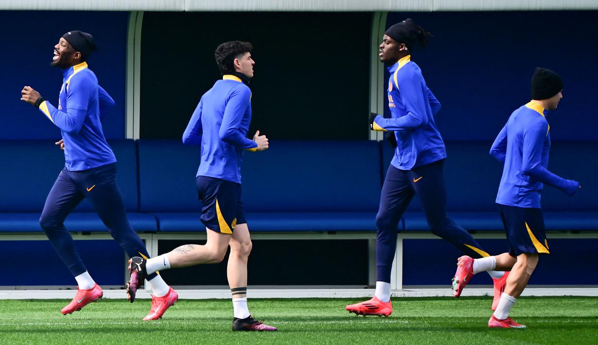 Duel Inter Milan vs Feyenoord akan tersaji dalam leg kedua babak 16 besar Liga Champions 2024-2025. Pertandingan ini akan berlangsung di Giuseppe Meazza pada Rabu, 12 Maret 2025, pada pukul 03.00 WIB. (AFP/Piero Cruciatti)