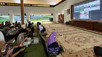 Bupati Banyuwangi Ipuk Fiestiandani ikut mendoakan Banyuwangi melalui layanan zoom meeting/Istimewa.
