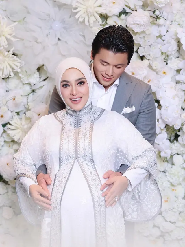 Syahrini dan Reino Barack