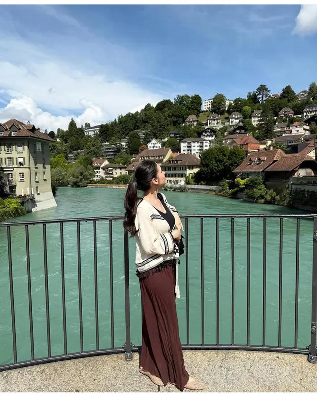 6 Gaya Busana Steffi Zamora Liburan di Italia, Hadiri Pernikahan Adik Nino Fernandez