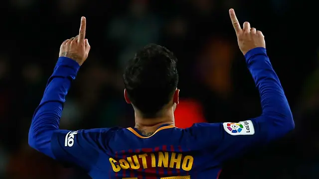 Penyerang Barcelona, Lionel Messi melakukan selebrasi usai mencetak gol ke gawang Girona pada lanjutan La Liga Spanyol di stadion Camp Nou (25/2). Barcelona menang telak 6-1 dan Messi mencetak dua gol di pertandingan ini. (AP Photo/Manu Fernandez)