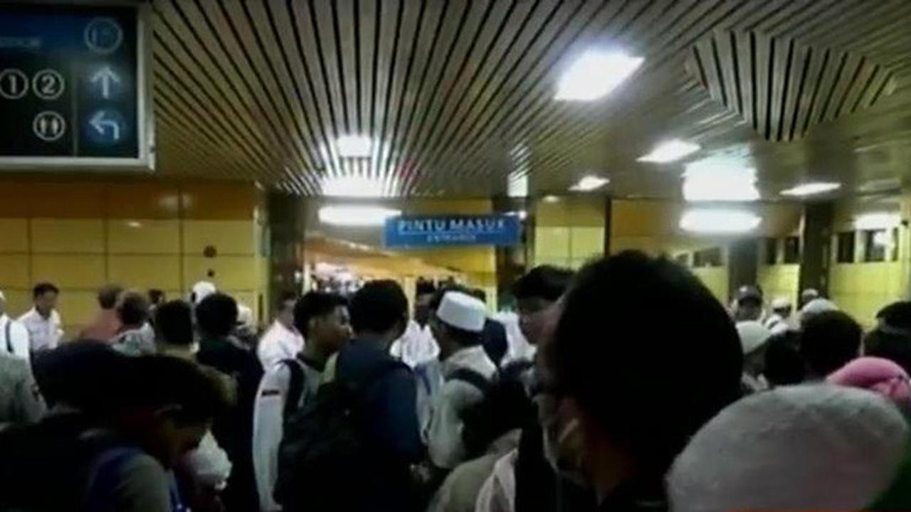  Massa Aksi 313 Bubarkan diri