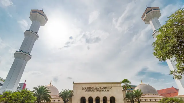 [Bintang] 3 Masjid di Bandung Ini Punya Gaya Arsitektur yang Unik