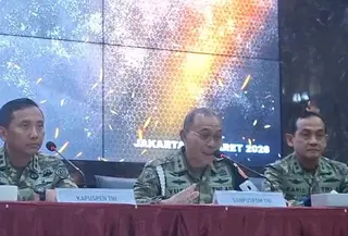 TNI mengungkap keempat anggota yang kini ditahan usai diduga terlibat dalam kasus penyiraman air keras terhadap Wakil Koordinator KontraS Andrie Yunus. (Merdeka.com)