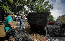 Pemkot Bandung Tuntaskan Penurunan Kabel Udara 14 Ton di Jalan Buahbatu