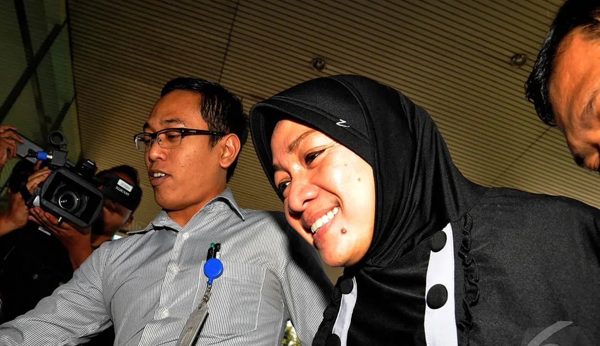 Anggota DPRD Karawang dari Gerindra ini diperiksa sebagai tersangka dalam kasus dugaan pemerasan terkait dengan perizinan penerbitan surat persetujuan pemanfaatan ruang di Karawang, Jawa Barat. (Liputan6.com/Miftahul Hayat)
