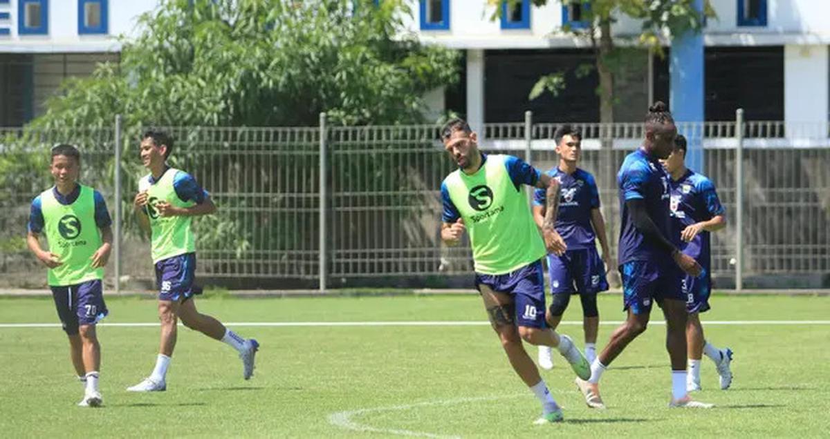 BRI Liga 1: Pingsan Kena Bola Tendangan Pemain Persebaya, Gelandang Persib Puji Kesigapan Tim Medis