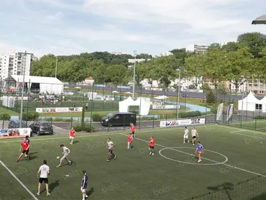 Suasana pertandingan turnamen Street Football World 2016 yang digelar di Sports Dans La Ville, Lyon, Prancis, Rabu (6/7/2016). (Bola.com/Vitalis Yogi Trisna)