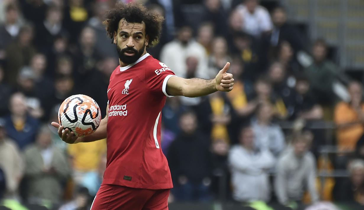 Selebrasi striker Liverpool, Mohamed Salah setelah Cody Gakpo mencetak gol penyeimbang 1-1 ke gawang Wolverhampton Wanderers pada laga pekan kelima Premier League 2023/2024 di Molineux Stadium, Wolverhampton, Sabtu (16/9/2023) malam WIB. (AP Photo/Rui Vieira)