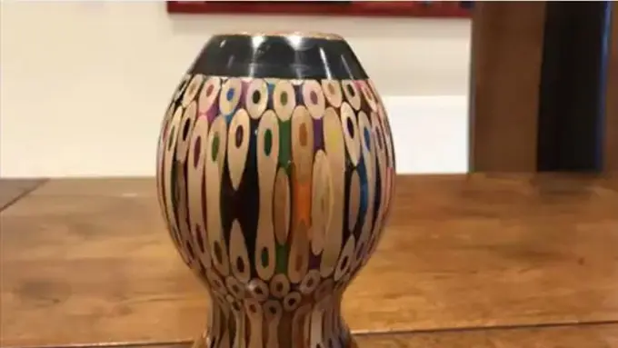 [Bintang] Kreasi Vas Bunga dari Pensil Warna yang Bikin Kamu Betah di Rumah