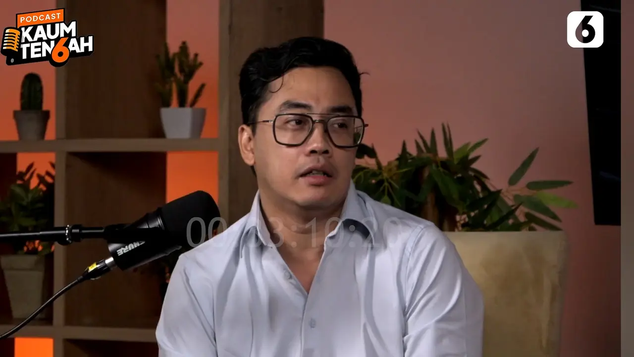 Dennis Adishwara di Podcast Kaum Tengah episode 1. (YouTube/Liputan6)