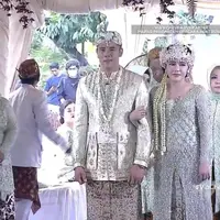 Via Vallen dan Chevra Yolandi lakoni proses Mapag Panganten dalam balutan adat Sunda (Tangkapan layar Vidio.com)