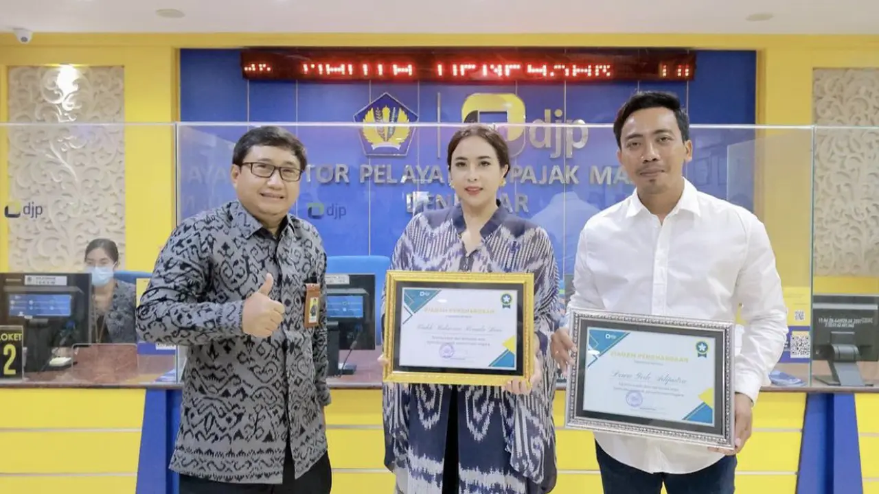 Taat Bayar Pajak, Maharani Kemala Terima Penghargaan