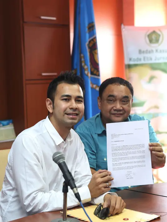 Setelah guyonan tersebut terlontar, Raffi meminta maaf secara terbuka kepada para wartawandan  Raffi lanjutkan dengan mendatangi Dewan Pers. (Nurwahyunan/Bintang.com)