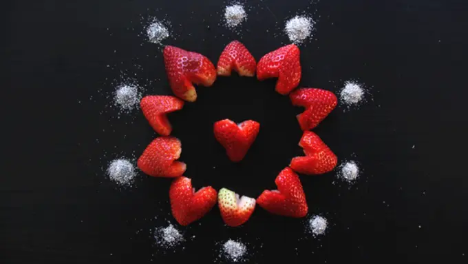 [Bintang] 3 Produk Olahan Strawberry Ini Bikin Kamu Kinclong Luar-Dalam