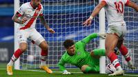 Penampilan kiper Chelsea, Kepa Arrizabalaga, pada laga melawan Southampton, di Stamford Bridge, Sabtu (18/10/2020). (AFP/Ben Stansall)