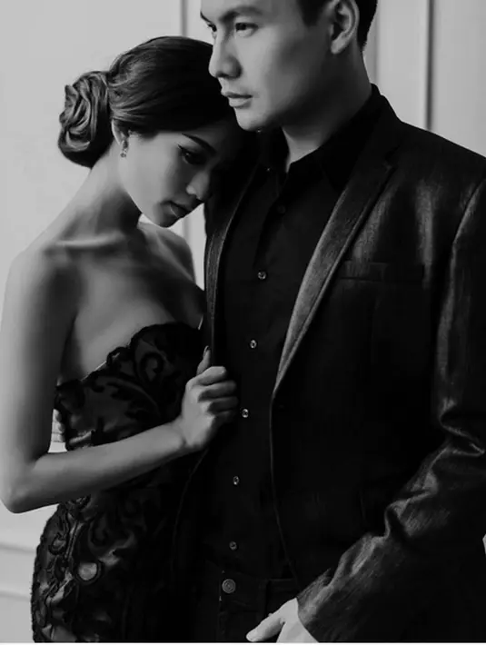 Fendy Chow dan Stella Cornelia tidak butuh waktu lama pacaran. Setelah keduanya resmi nikah, keduanya akan menunda memiliki momongan. Setidaknya hingga satu tahun kedepan keduanya ingin menikmati masa pacaran. (Instagram/fendychow)