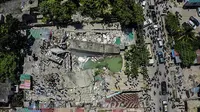 Pemandangan udara Hotel Le Manguier yang hancur akibat gempa bumi, di Les Cayes, Haiti, Sabtu, 14 Agustus 2021. (Foto AP / Ralph Tedy Erol)