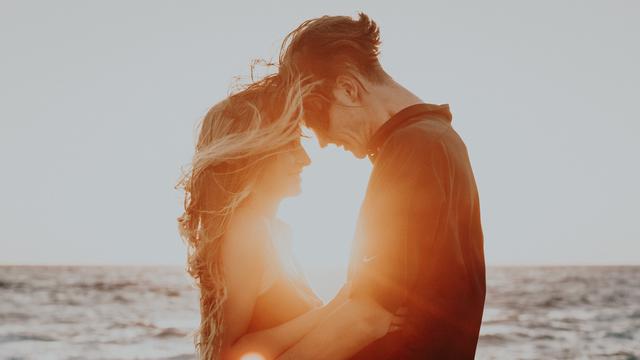 pasangan cinta